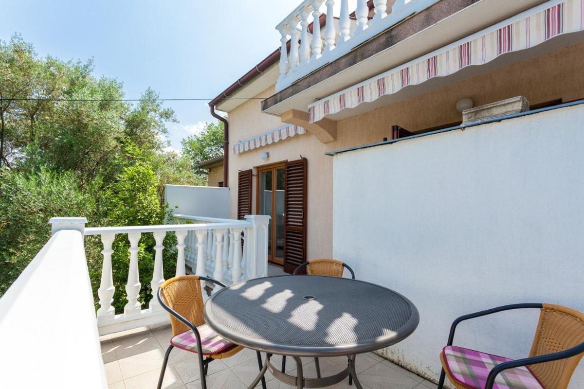 Apartments Magdalena Malinska Exterior photo